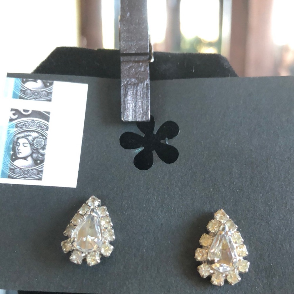 Tear Drop Rhinestone Earrings